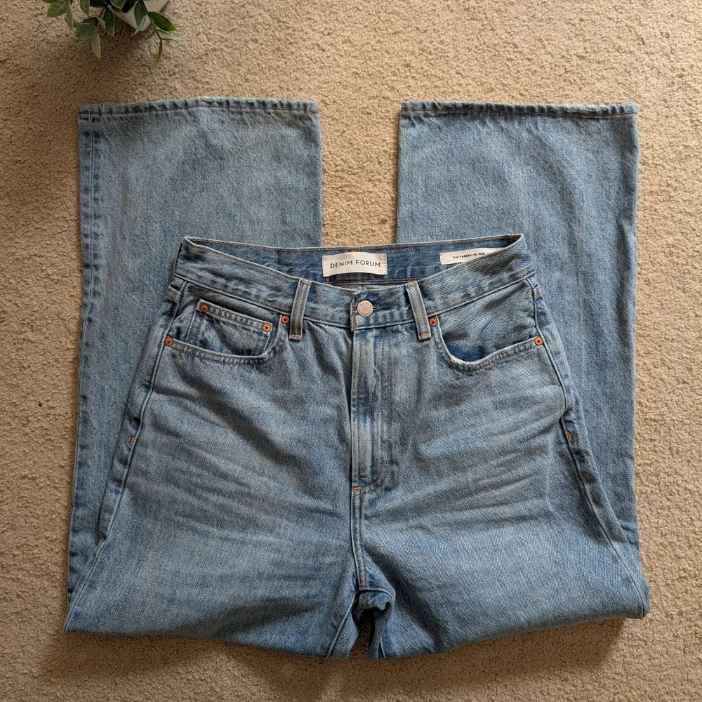 Aritzia Denim Forum The Farrah Hi-Rise Wide Jean 27 Waist - Picture 5 of 14